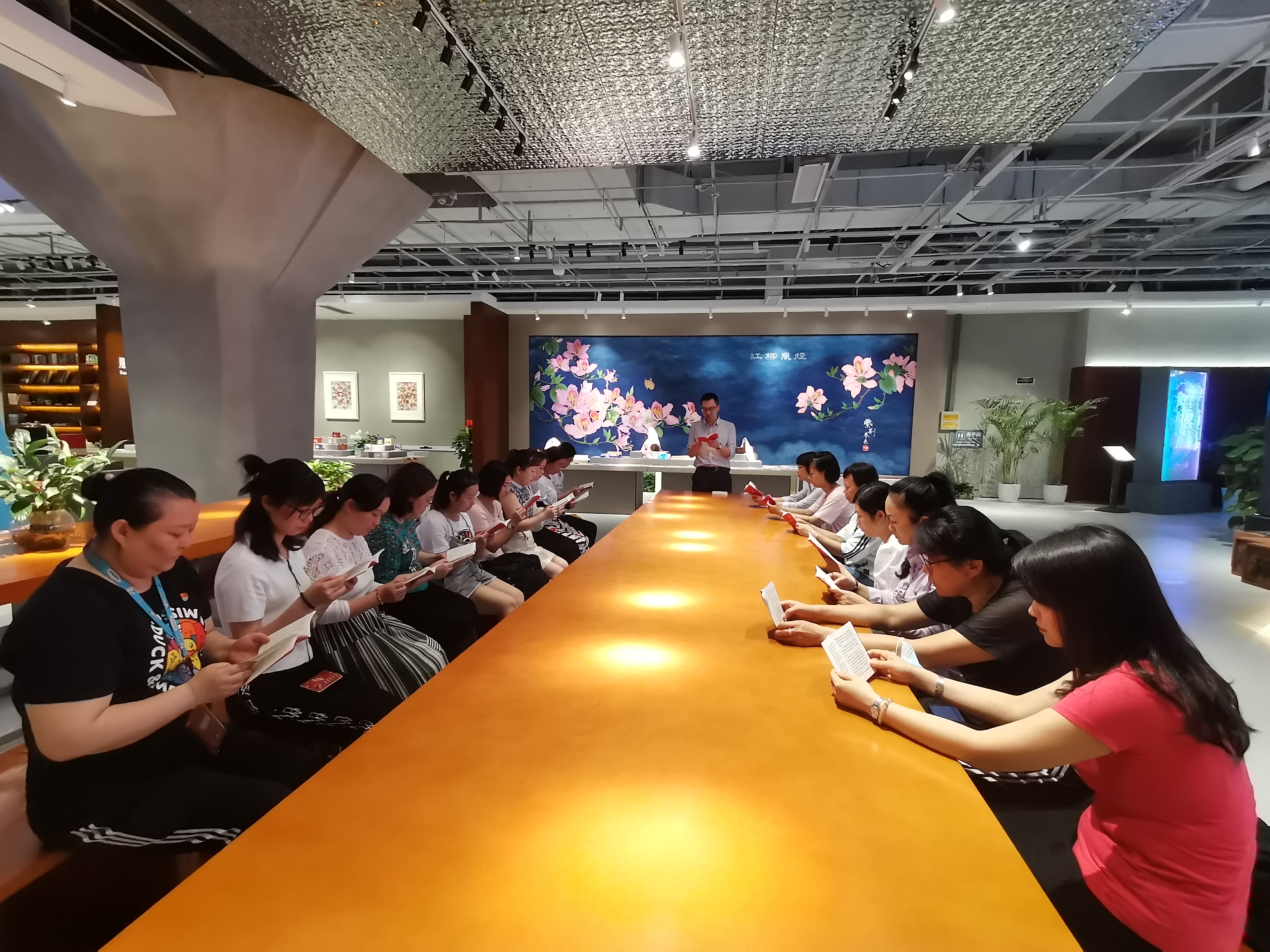 2021年5月11日五星三黨支部、樂和店黨支部聯(lián)合開展黨史“走學微課堂”2.jpg